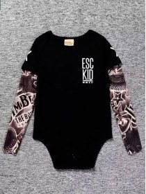 Чорний дитячий бодік з tattoo на рукавах Beckham